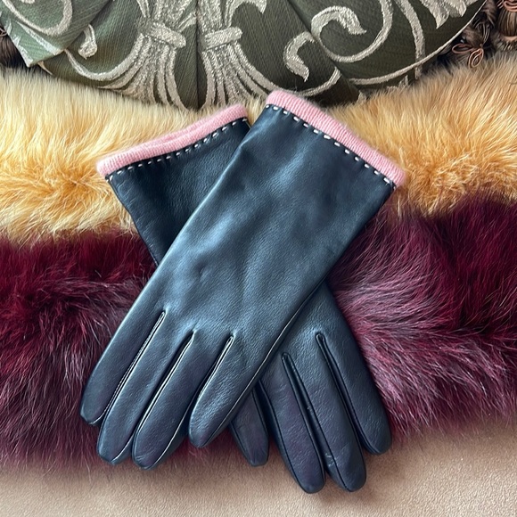 Lord & Taylor Accessories - Leather gloves in black with delicate pink trimming and stitches